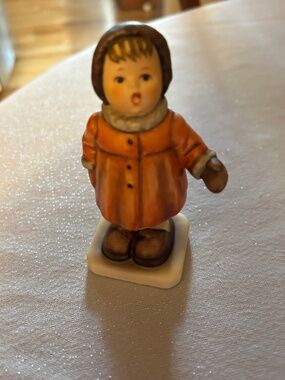 Hummel Girl Singing 4”